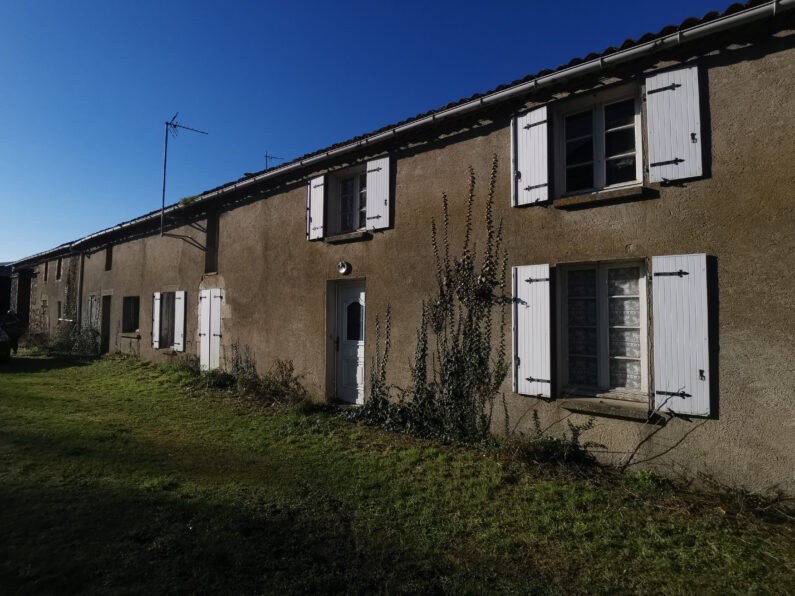 Longère située au calme 12 MINUTES DES ESSARTS!