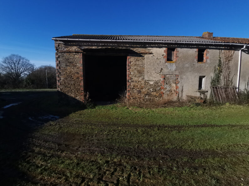 Longère située au calme 12 MINUTES DES ESSARTS!