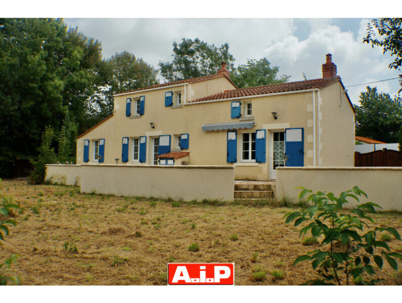 Maison en campagne sur terrain d'environ 3000m²