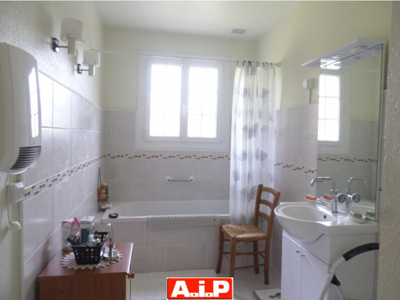 Maison 4 chambres -  proche commerces -  La Châtaigneraie