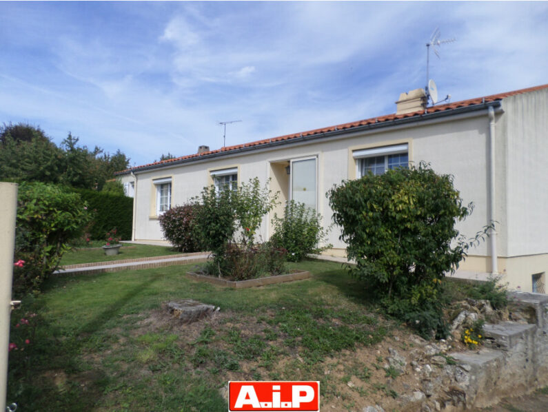 Maison 4 chambres -  proche commerces -  La Châtaigneraie