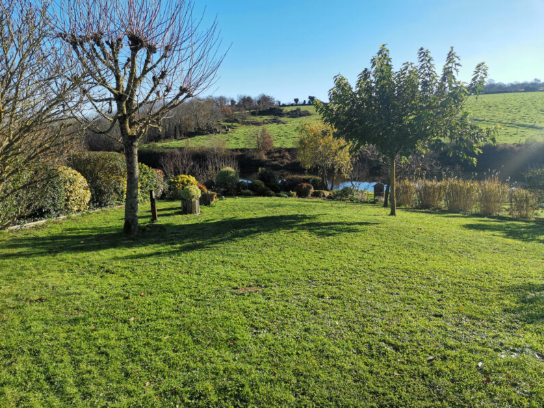 PROCHE SAINT LAURENT SUR SEVRE- POSSIBILITE D'ACQUERIR UNE GRANGE DE 350 M² ENV. + TERRAIN SUPPLEMENTAIRE
