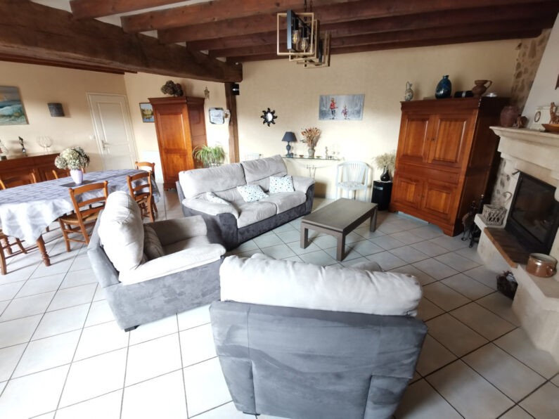 PROCHE SAINT LAURENT SUR SEVRE- POSSIBILITE D'ACQUERIR UNE GRANGE DE 350 M² ENV. + TERRAIN SUPPLEMENTAIRE