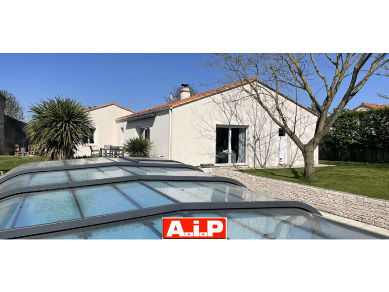 COUP DE COEUR ! Beau plain pied avec piscine !