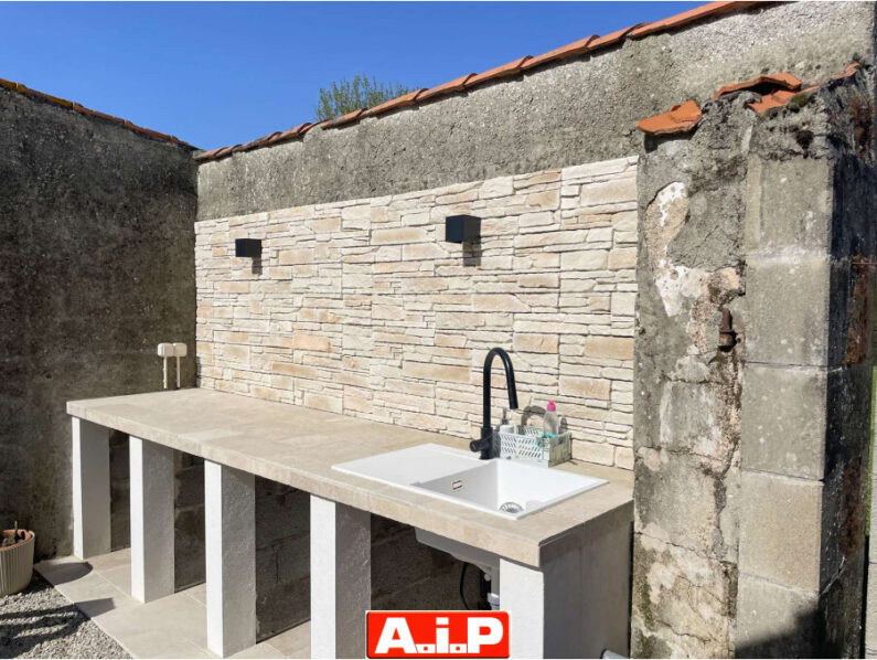 COUP DE COEUR ! Beau plain pied avec piscine !