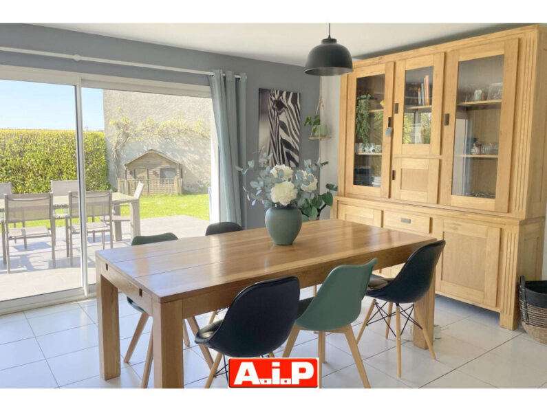 COUP DE COEUR ! Beau plain pied avec piscine !