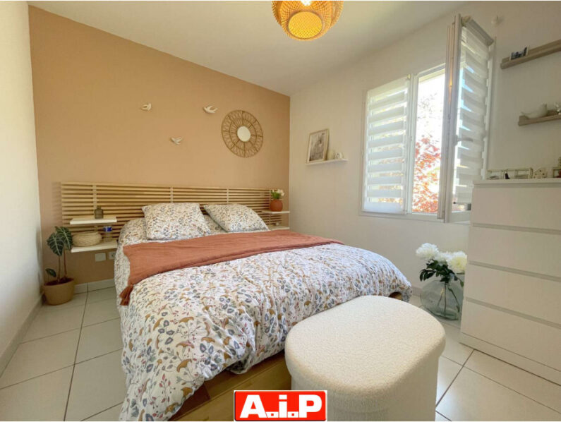 COUP DE COEUR ! Beau plain pied avec piscine !