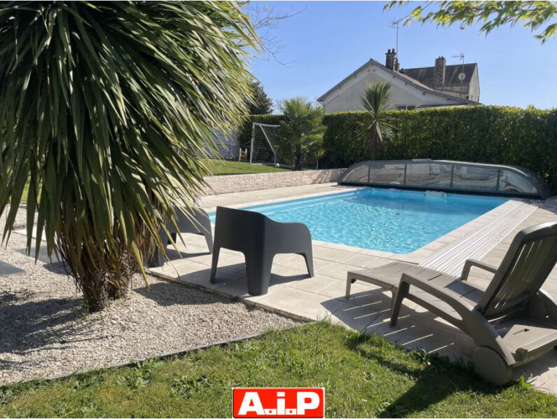 COUP DE COEUR ! Beau plain pied avec piscine !