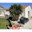 COUP DE COEUR ! Beau plain pied avec piscine !