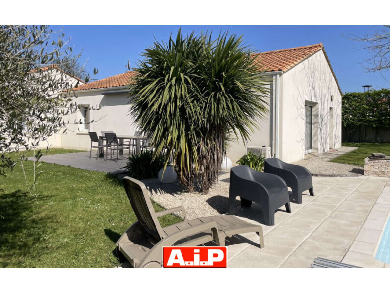 COUP DE COEUR ! Beau plain pied avec piscine !