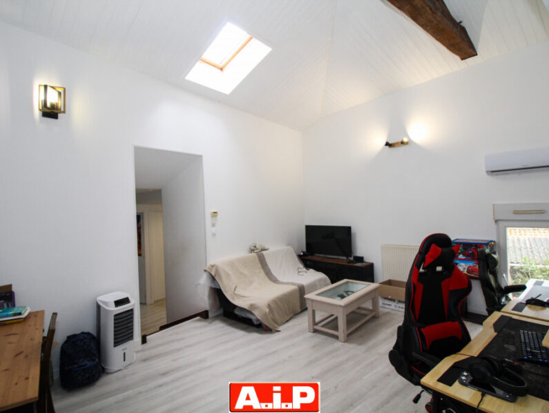 ST AMAND SUR SEVRE - CENTRE BOURG / PROCHE TOUS COMMERCES