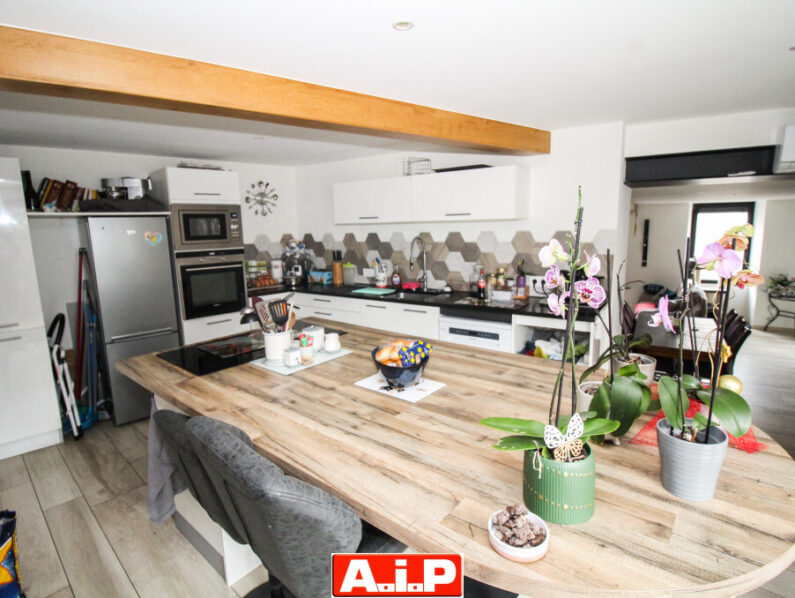 ST AMAND SUR SEVRE - CENTRE BOURG / PROCHE TOUS COMMERCES