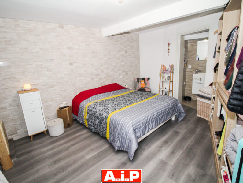 ST AMAND SUR SEVRE - CENTRE BOURG / PROCHE TOUS COMMERCES