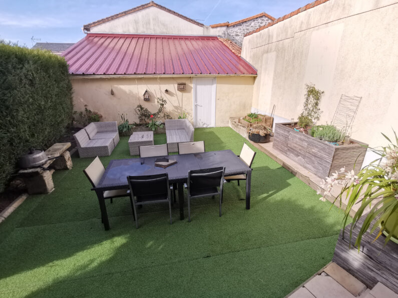 MAISON BOURG + Garage de 45 m2- 5 minutes des Epesses