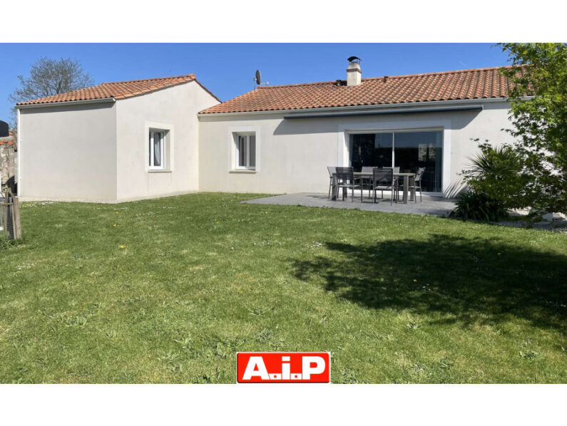 COUP DE COEUR ! Beau plain pied avec piscine !