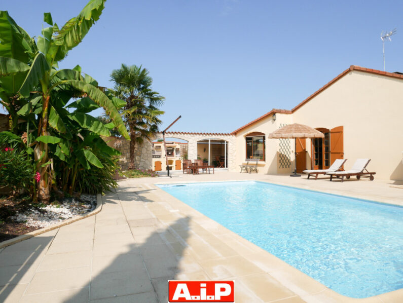 Beau pavillon avec piscine !