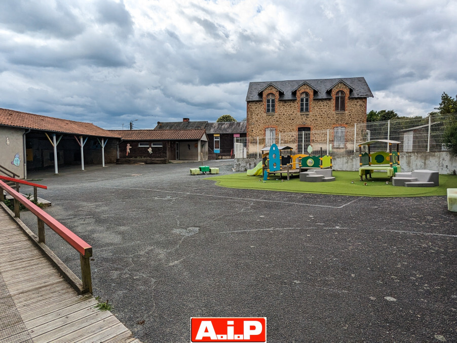 BAISSE DE PRIX !! CERIZAY - IDEALEMENT SITUEE A 2 PAS DU CENTRE ET DES COMMERCES