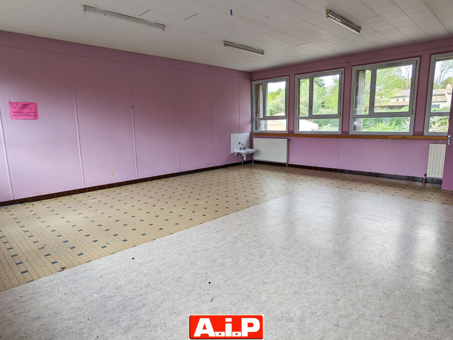 BAISSE DE PRIX !! CERIZAY - IDEALEMENT SITUEE A 2 PAS DU CENTRE ET DES COMMERCES