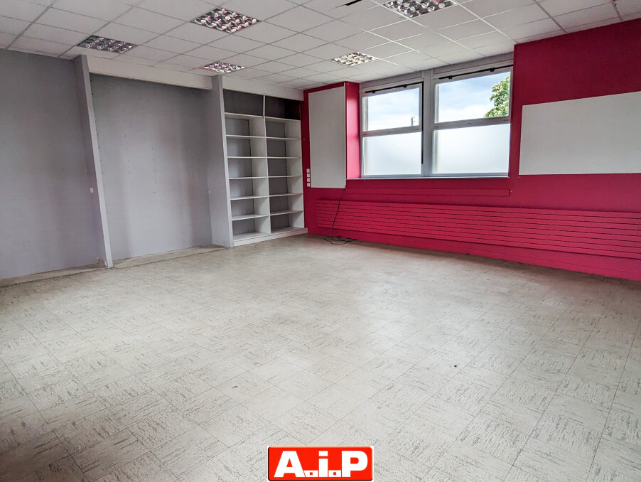 BAISSE DE PRIX !! CERIZAY - IDEALEMENT SITUEE A 2 PAS DU CENTRE ET DES COMMERCES