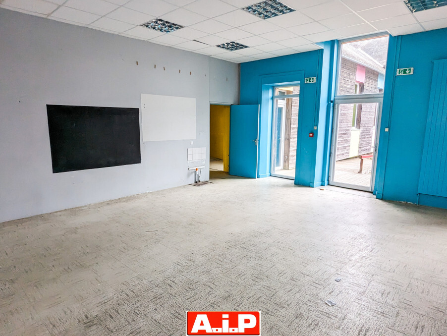 BAISSE DE PRIX !! CERIZAY - IDEALEMENT SITUEE A 2 PAS DU CENTRE ET DES COMMERCES