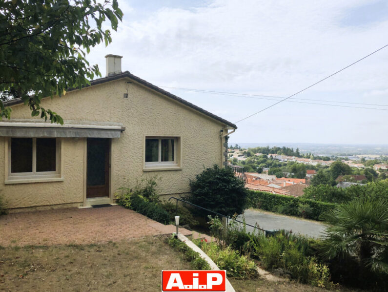 POUZAUGES - Jolie vue!