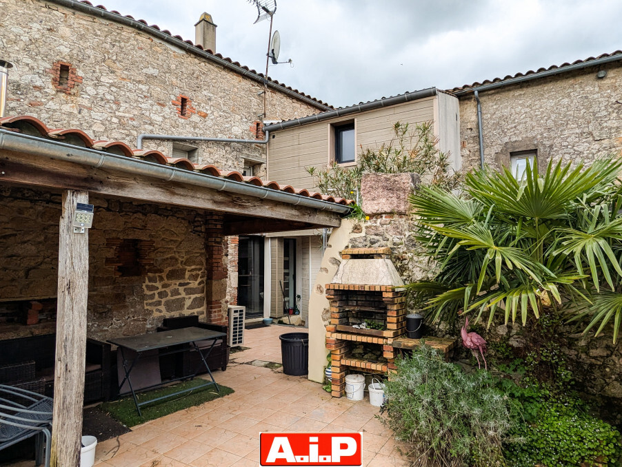 BAISSE DE PRIX !! ST AMAND SUR SEVRE - CENTRE BOURG / PROCHE TOUS COMMERCES