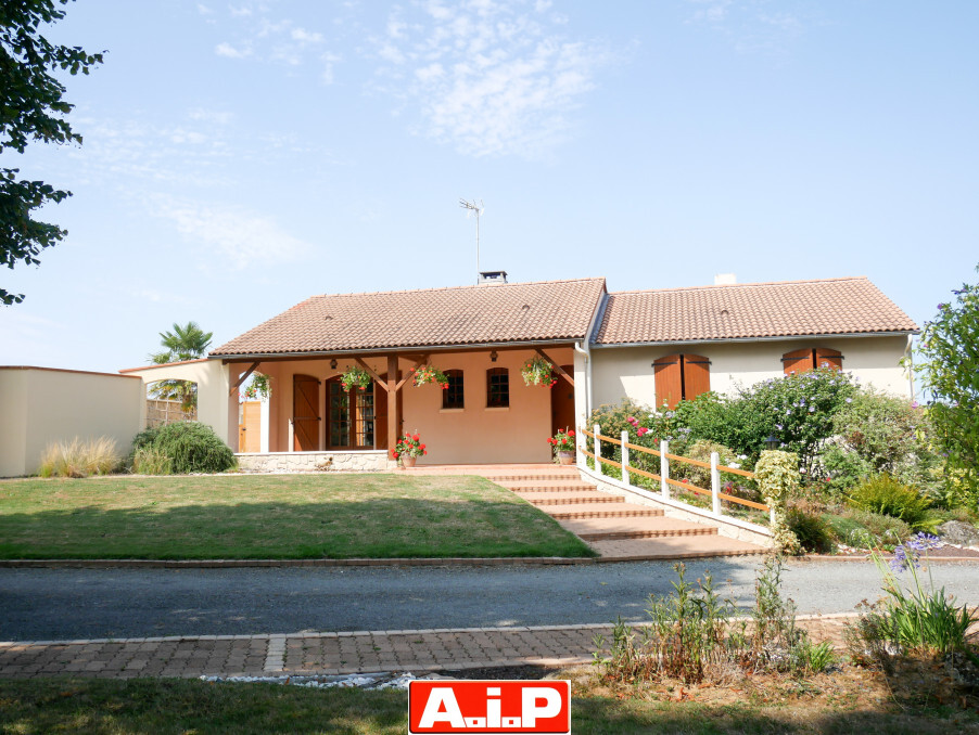 8 mn de Mauléon - Beau pavillon avec piscine !