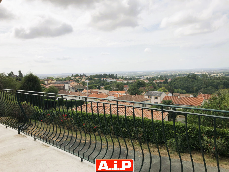 POUZAUGES - Jolie vue!